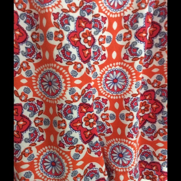Flowy Patterned Shorts - Picture 2 of 2
