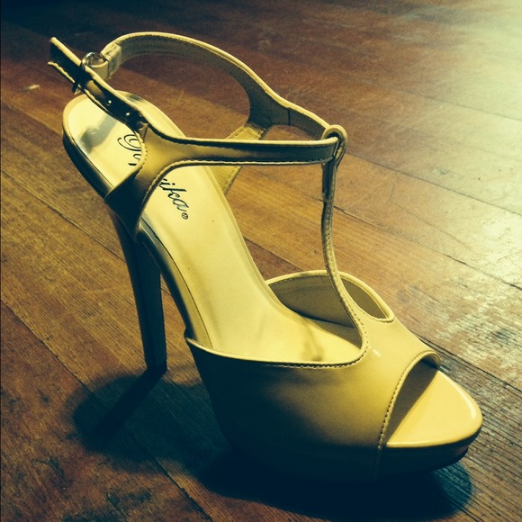 Paprika stilettos size 7