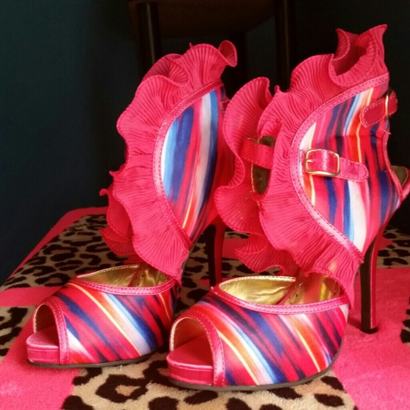 **FLASH SALE** Wild Rose ruffle shoes - Picture 2 of 4