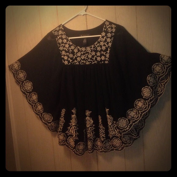 Lovely Black/White Wing Sleeved Top
