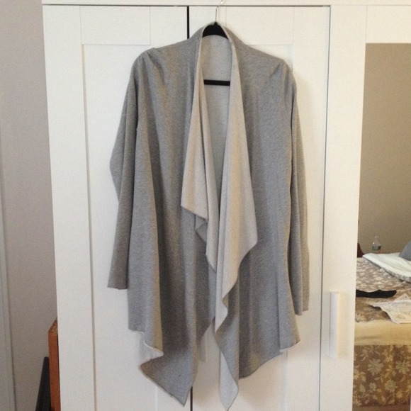 HARD TAIL yoga sweatshirt.