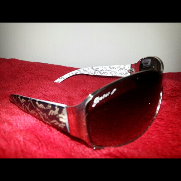 Sunglasses - Picture 3 of 4