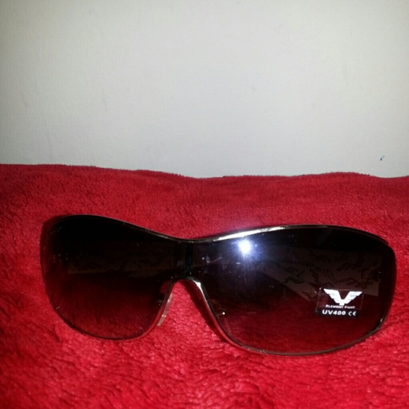 Sunglasses - Picture 4 of 4