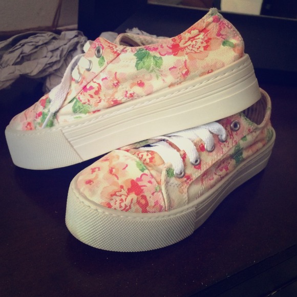 Platform Floral Sneakers!!