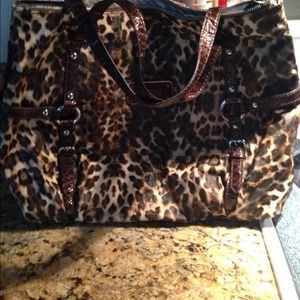Guess Handbag💯Authentic XL(Leopard Print)