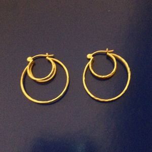 **BUNDLED**Gold hoop earrings, gold chain, rings,
