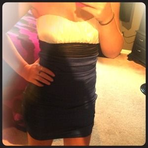 Strapless party dress 💜