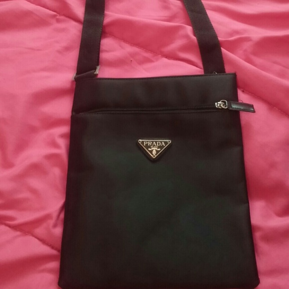 Authentic Pravda cross body black