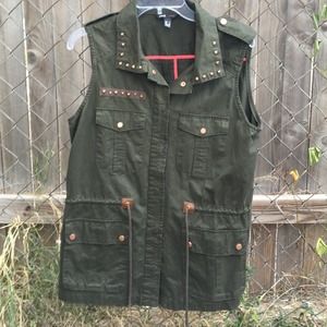 Super cute vest by MNG
