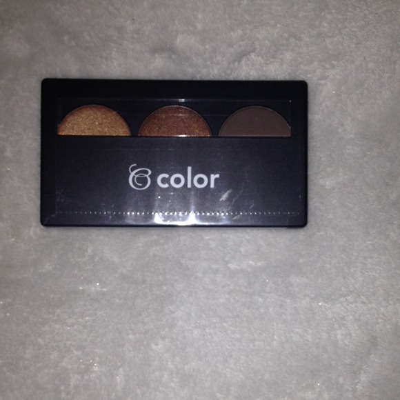 Beuti control eye shadow Make Up trio.New n sealed