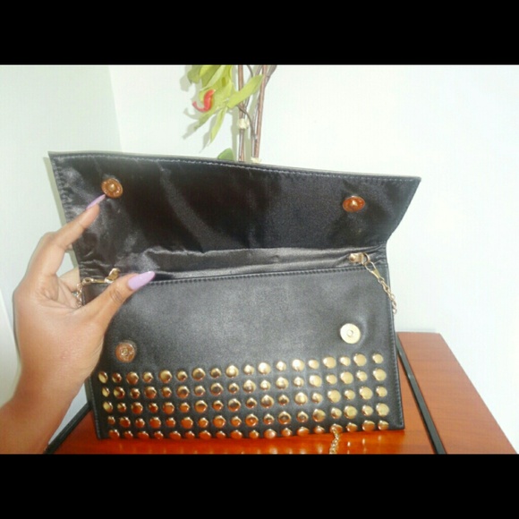 🎉HP 10/3🎉Stunning Gold Studded Purse with strap - Picture 3 of 4