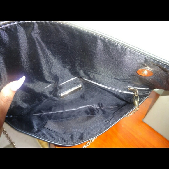 🎉HP 10/3🎉Stunning Gold Studded Purse with strap - Picture 4 of 4