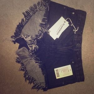 High waist shorts. Black denim.