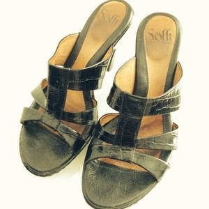 Söfft black croc embossed leather sandals