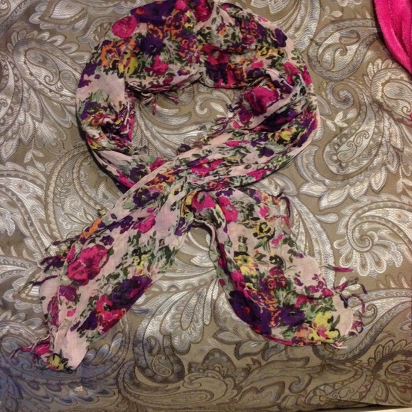 Accessories - 🔴SOLD🔴Floral Scarf 🌸