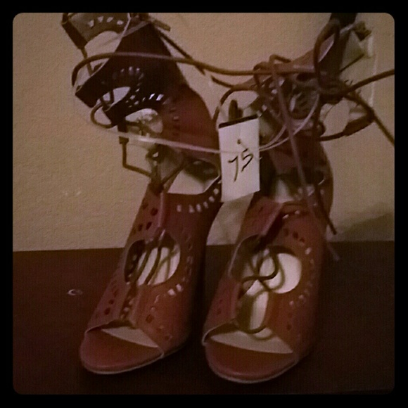 Brown sting up sandals