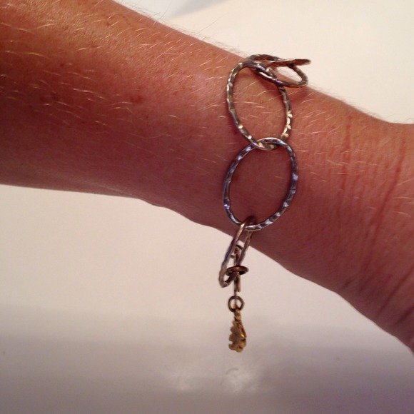 ❌SOLD❌Lovely hammered gold link bracelet - Picture 2 of 4