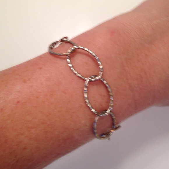 ❌SOLD❌Lovely hammered gold link bracelet - Picture 3 of 4