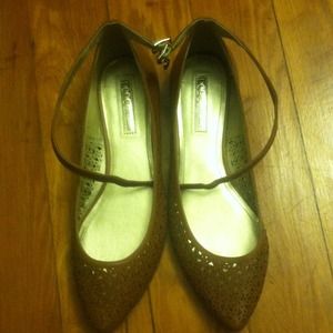 Bcbg tan leather flats brand new!! 10$ today only!