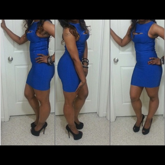 bebe Dresses & Skirts - Bebe Crew neck bandage dress in "Surf the Web"