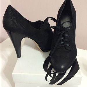 Nine West Oxford Heels. Style: NOWADAYSR