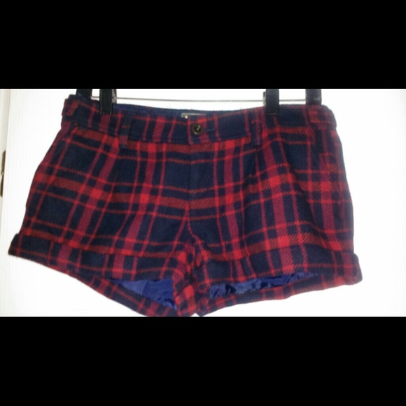 Short wool shorts