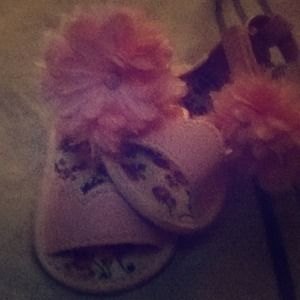 Pink buckle around ankle sandals