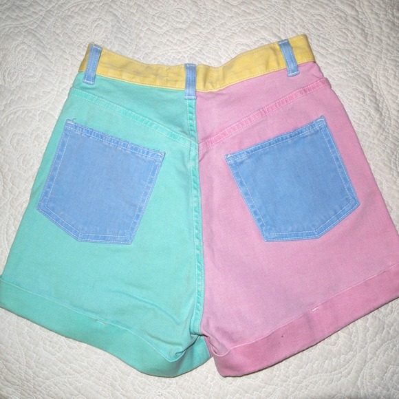 AA Color Block Short. - Picture 2 of 4