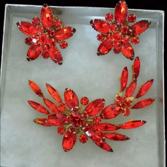 Vintage Vibrant Orange Color Broach & Earring set