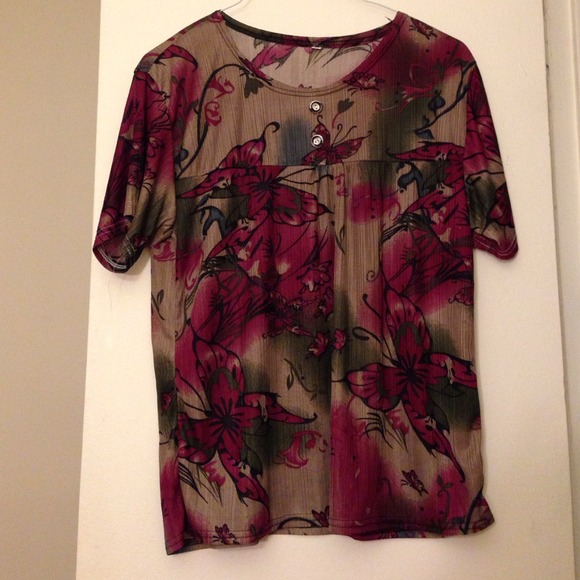 Super cute floral shirt