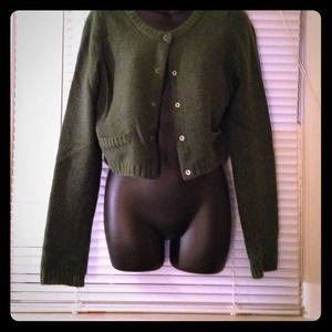 🆕 LOOK HOT & KEEP COZY IN THIS SWEATER BY ANTHRO