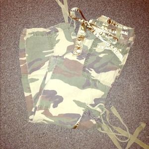 🇺🇸 FEMININE AND COMFY CARGOS BY A&F 🇺🇸