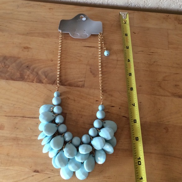 Teardrop statement necklace nwt - Picture 3 of 3