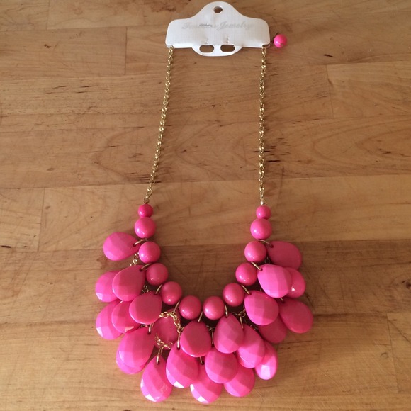 Pink teardrop statement necklace **nwt** - Picture 2 of 3