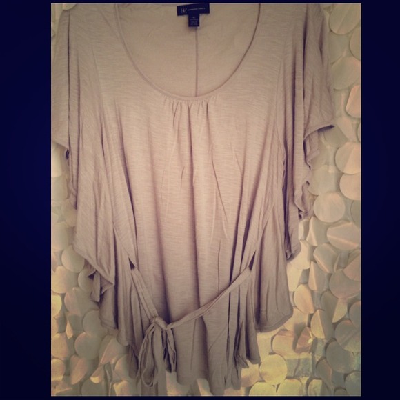 ❌❌sold. Inc ruffled top