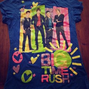 Big Time Rush T-shirt.