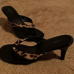 Mossimo Leopard & black low heels