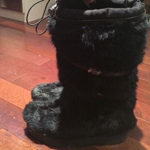 🚫 Gifted Tory Burch* Fur and Leather Boot