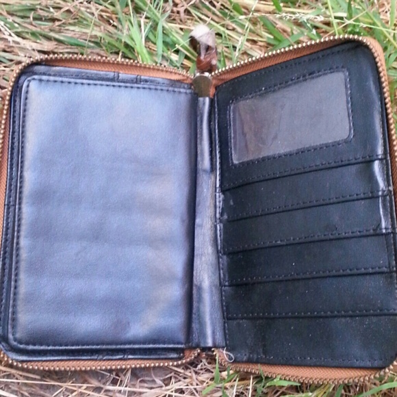 63% OFF Genuine Leopard Wallet - Picture 2 of 4