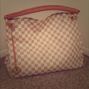LV Artsy