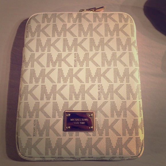 ⚡️SOLD!!!!!⚡️ Michael Kors iPad case