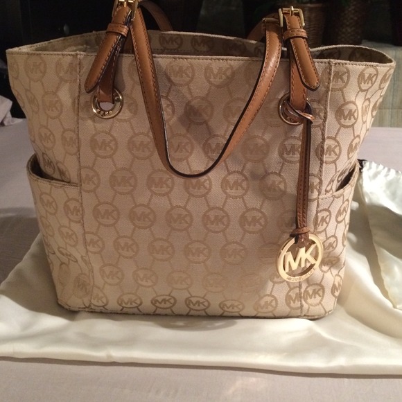 ⚡️SOLD!!!⚡️Michael Kors purse