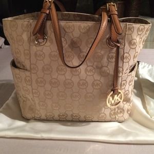 ⚡️SOLD!!!⚡️Michael Kors purse