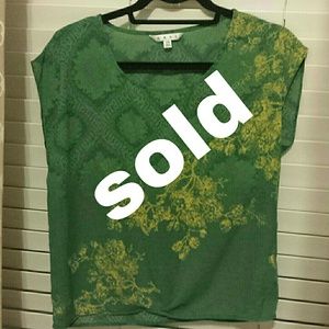 **sold***Cabi green top
