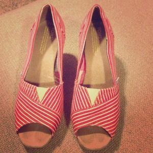Toms peep toe wedges