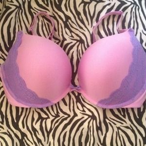 Size 38DD Victoria's Secret bra. Never worn.
