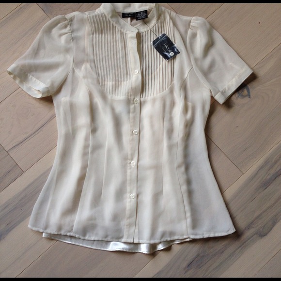 ❌SOLD❌Nicole by Nicole Miller sheer button down - Picture 2 of 4