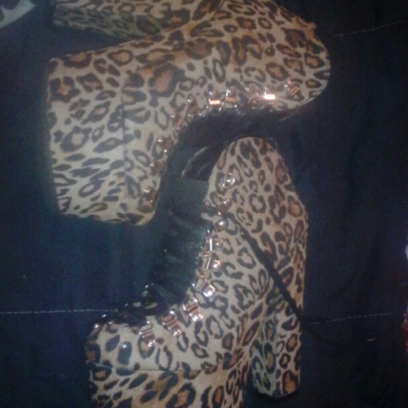 Unif like chunck heels