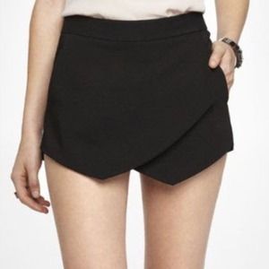 🎀 Express black asymmetrical hem 🎀