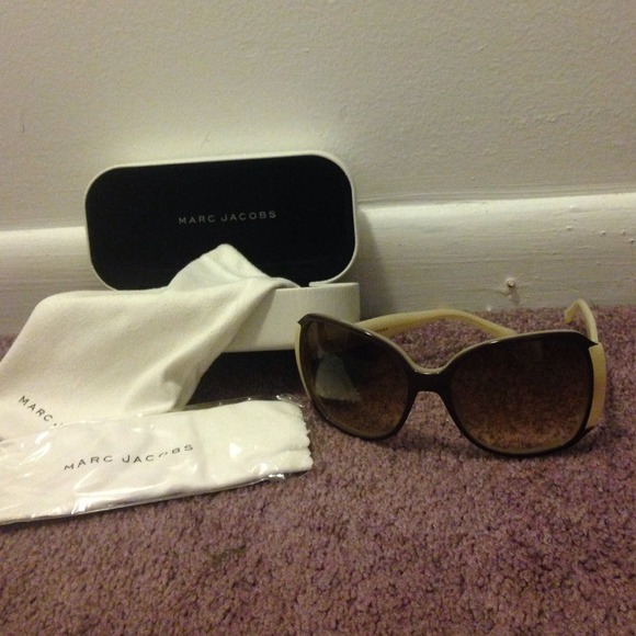 BEAUTIFUL BRAND NEW MARC JACOBS SUNGLASSES 121/U/S